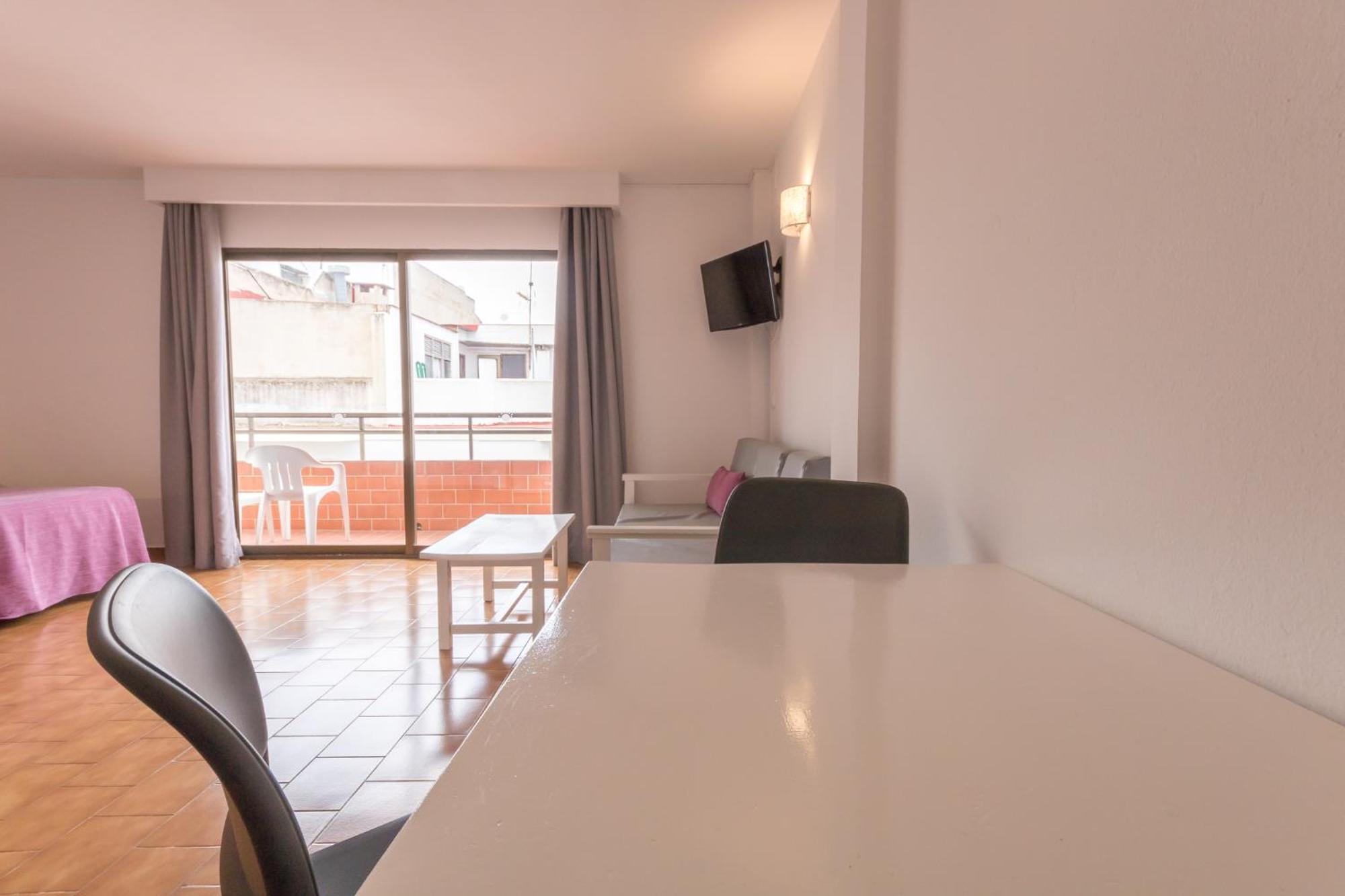 Apartamentos Orosol 2 By Typic Hotels San Antonio  Room photo